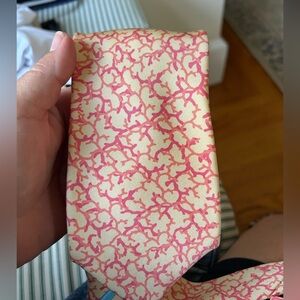 J McLaughlin Coral silk tie